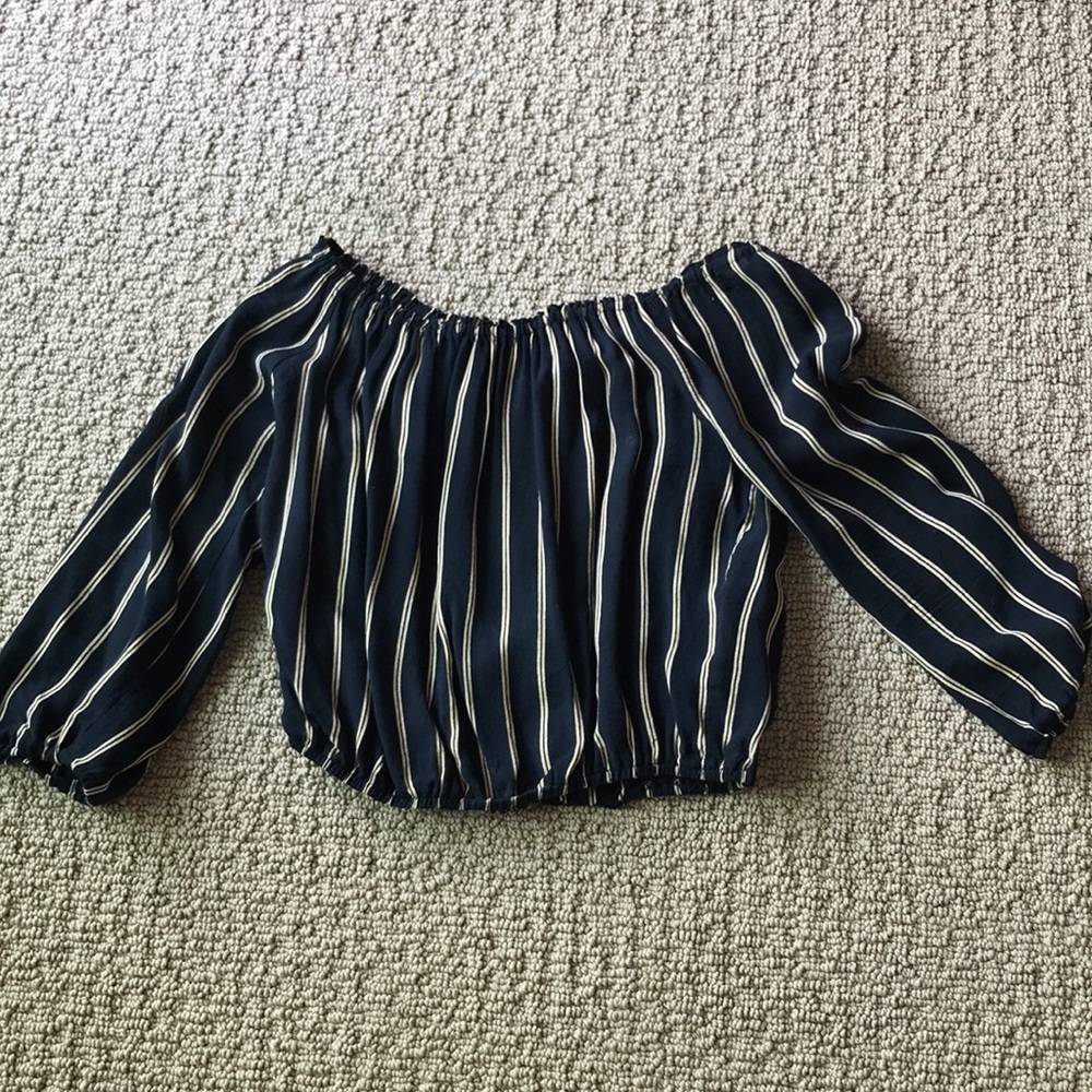 Brandy Melville long sleeve crop top